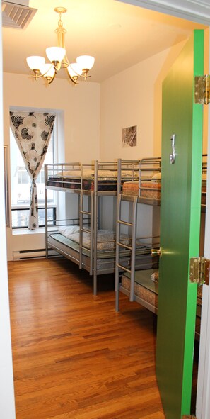 共用宿舍, 男女混合宿舍 | 熨斗/熨衣板、免費無線上網