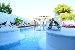 A swimming pool with lounge chairs and a covered area. - Cavo D'Oro Apartments (Corfu)