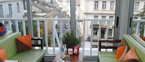 الإطلالة من المنشأة