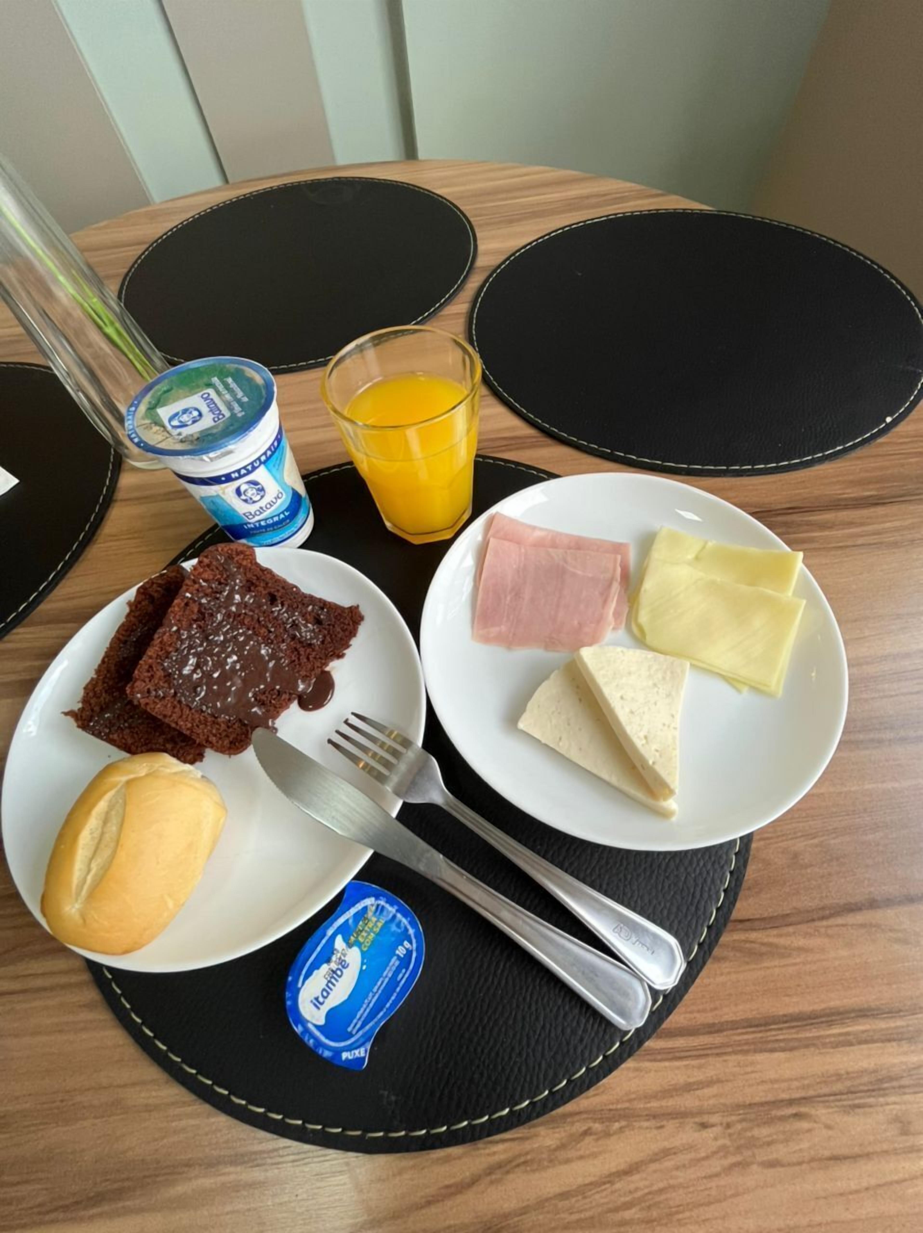 free daily self-service breakfast