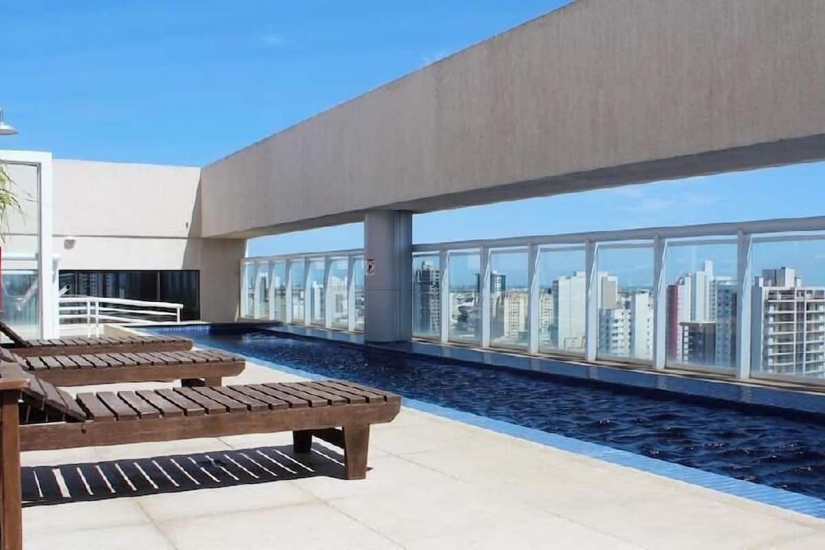 Pool | Outdoor pool, open 8:00 AM to 10:00 PM, pool loungers