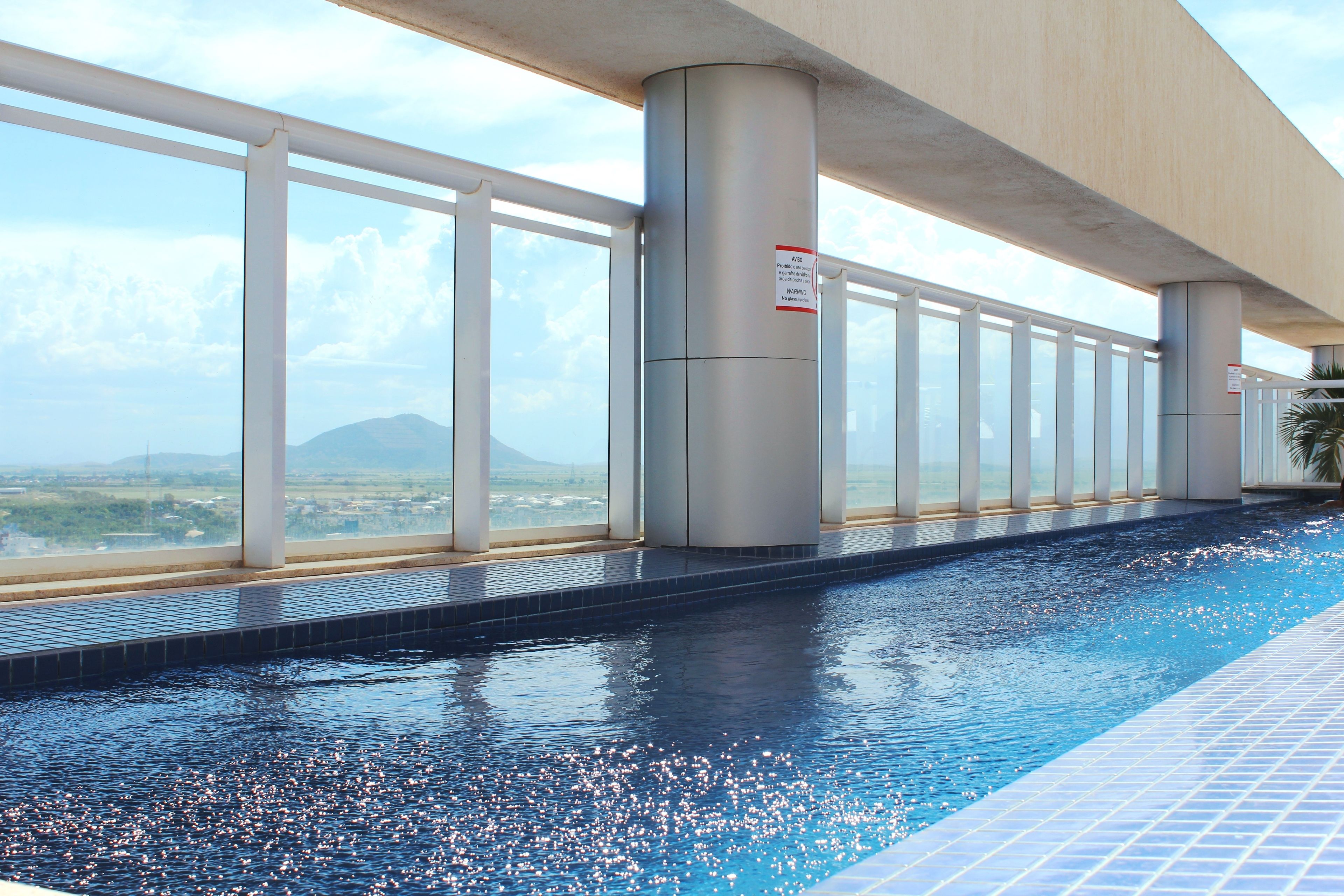 outdoor pool, open 8:00 am to 10:00 pm, pool loungers