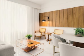 Suíte estúdio luxo, 1 quarto | Área de estar