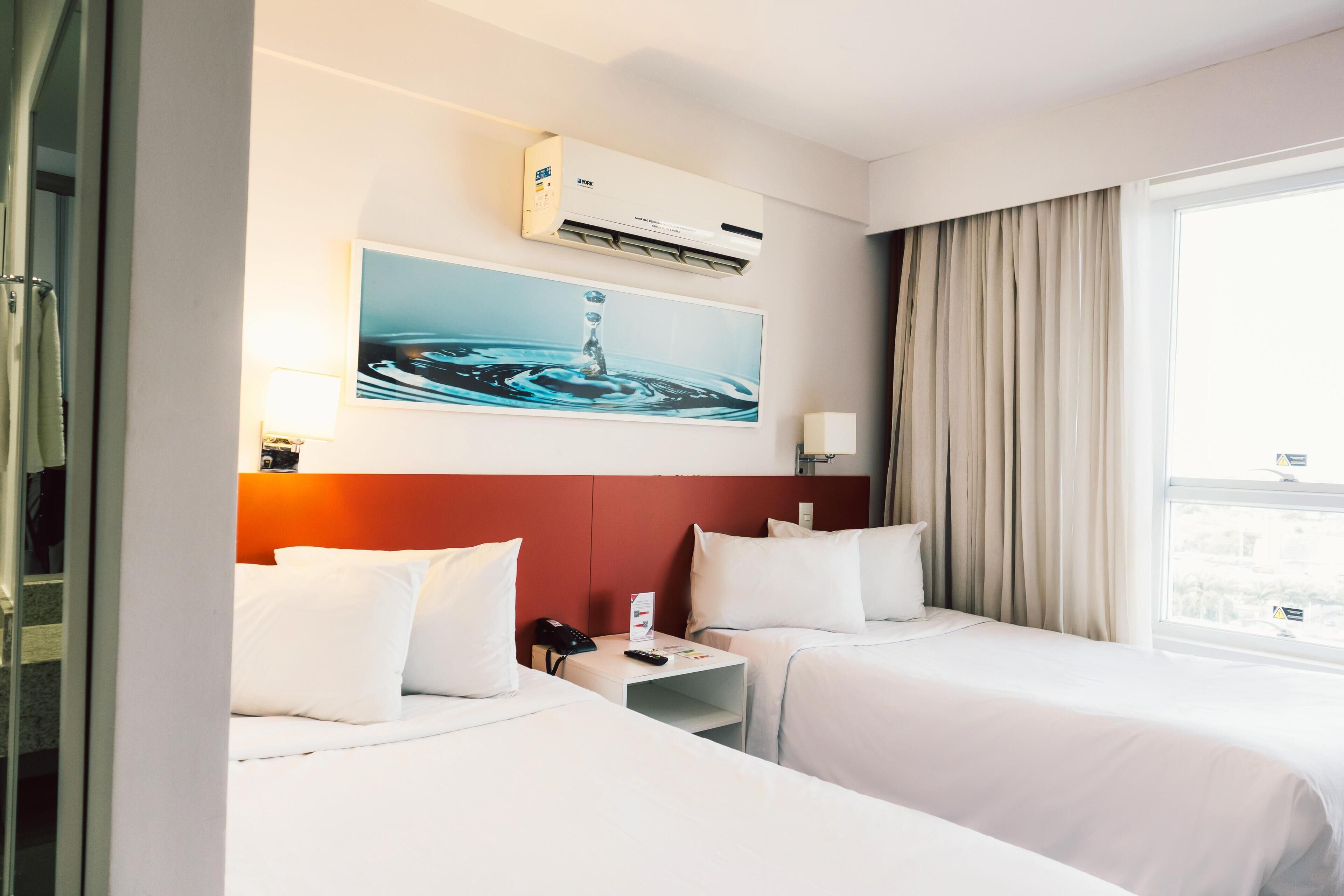 Minibar, coffre-fort, bureau