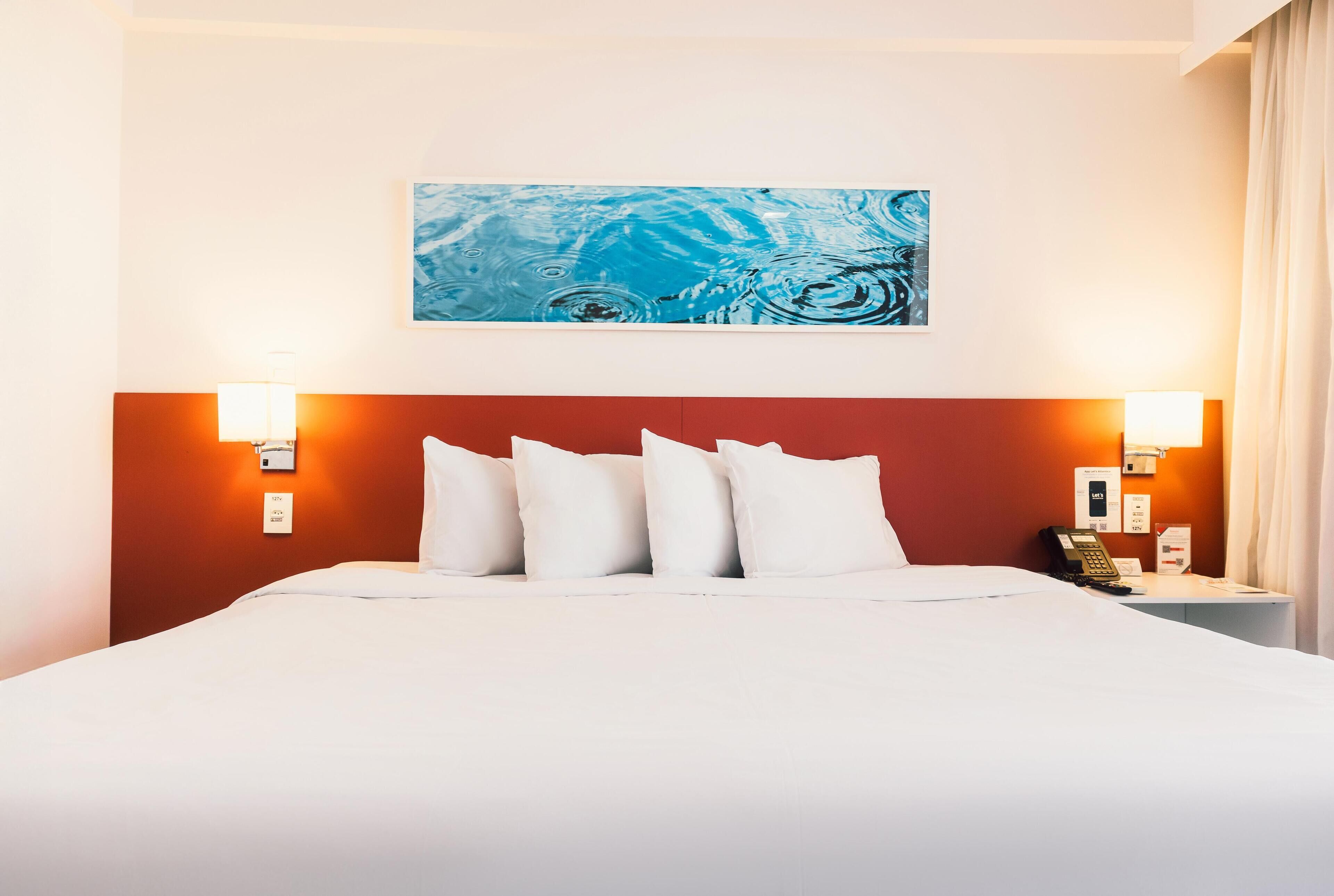 Minibar, coffre-fort, bureau