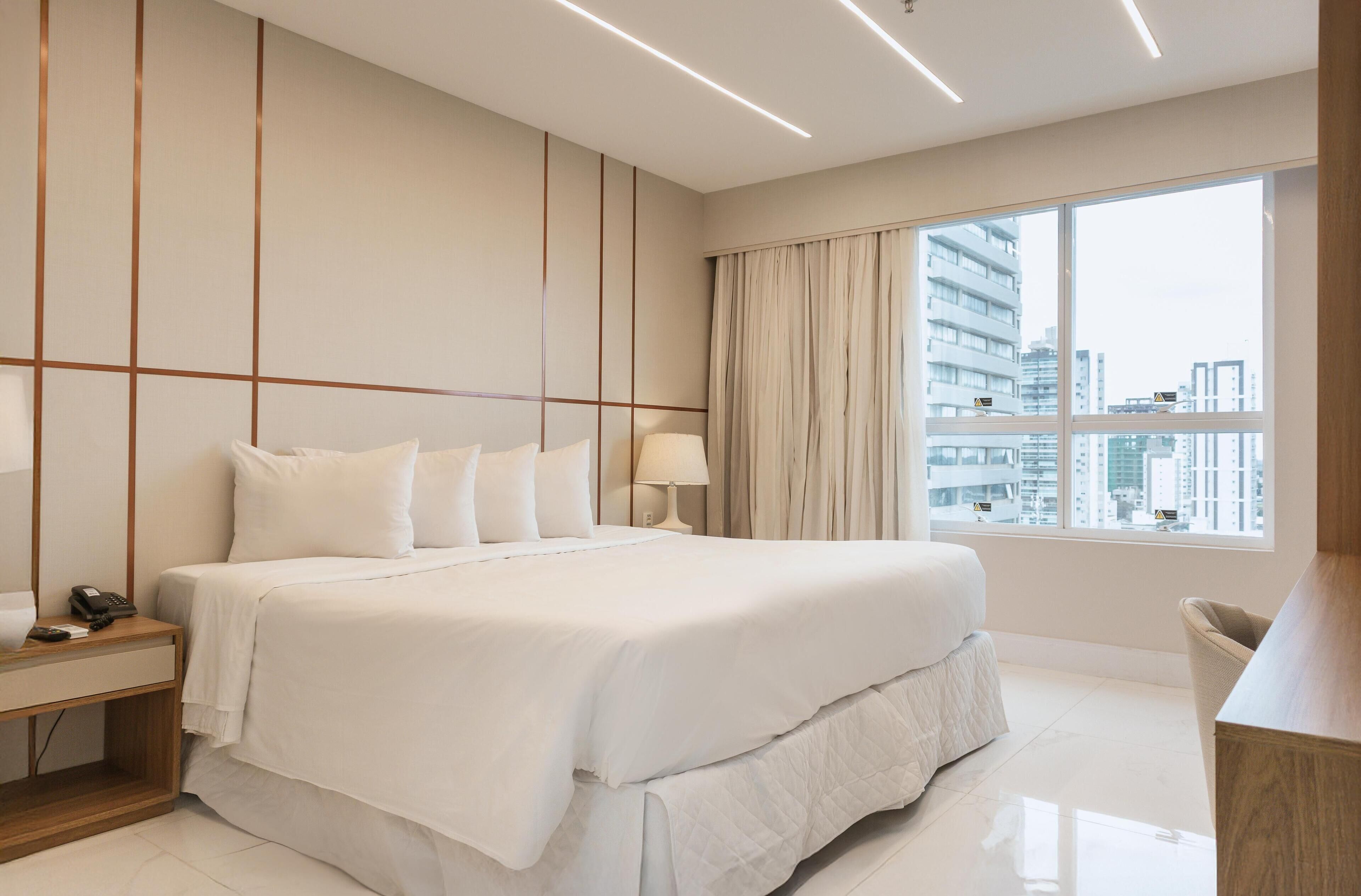 Minibar, coffre-fort, bureau