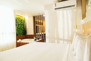 Quarto real, para não fumantes | Frigobar, cofres nos quartos, escrivaninha