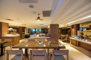 Desayuno buffet todos los días (con cargo)