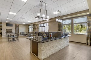 Desayuno buffet incluido todos los días 