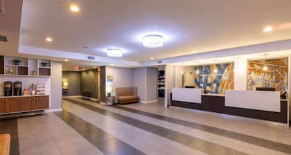 La Quinta Inn & Suites by Wyndham Tulsa Downtown/Route 66