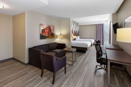 Pillow-top beds, in-room safe, desk, laptop workspace. La Quinta Inn & Suites by Wyndham Tulsa Downtown/Route 66