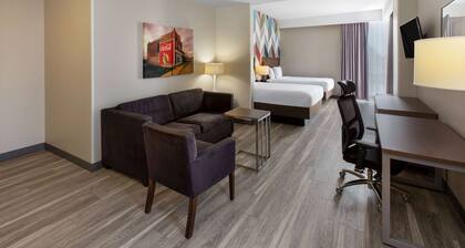 La Quinta Inn & Suites by Wyndham Tulsa Downtown/Route 66