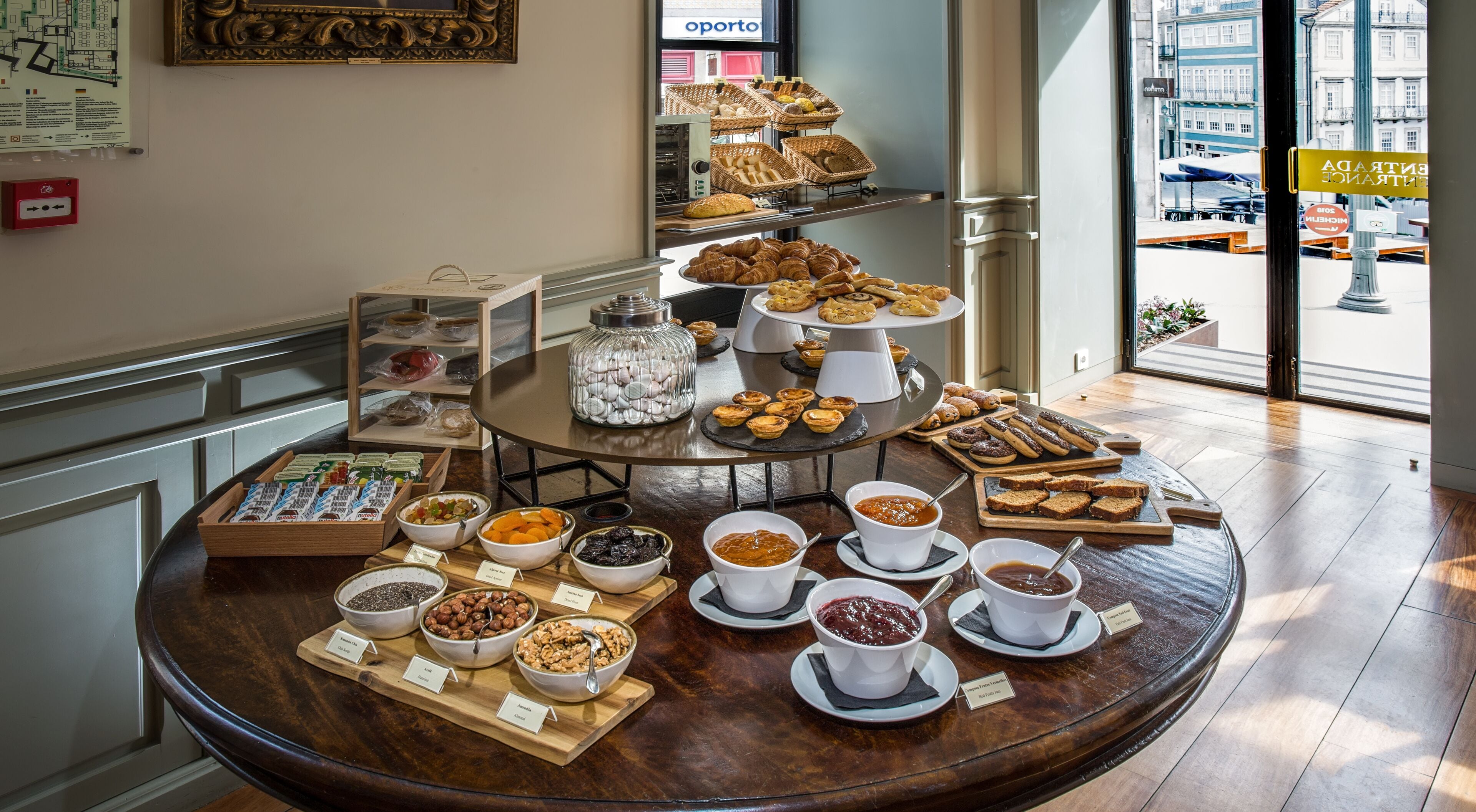 Desayuno buffet (EUR 20 por persona) 