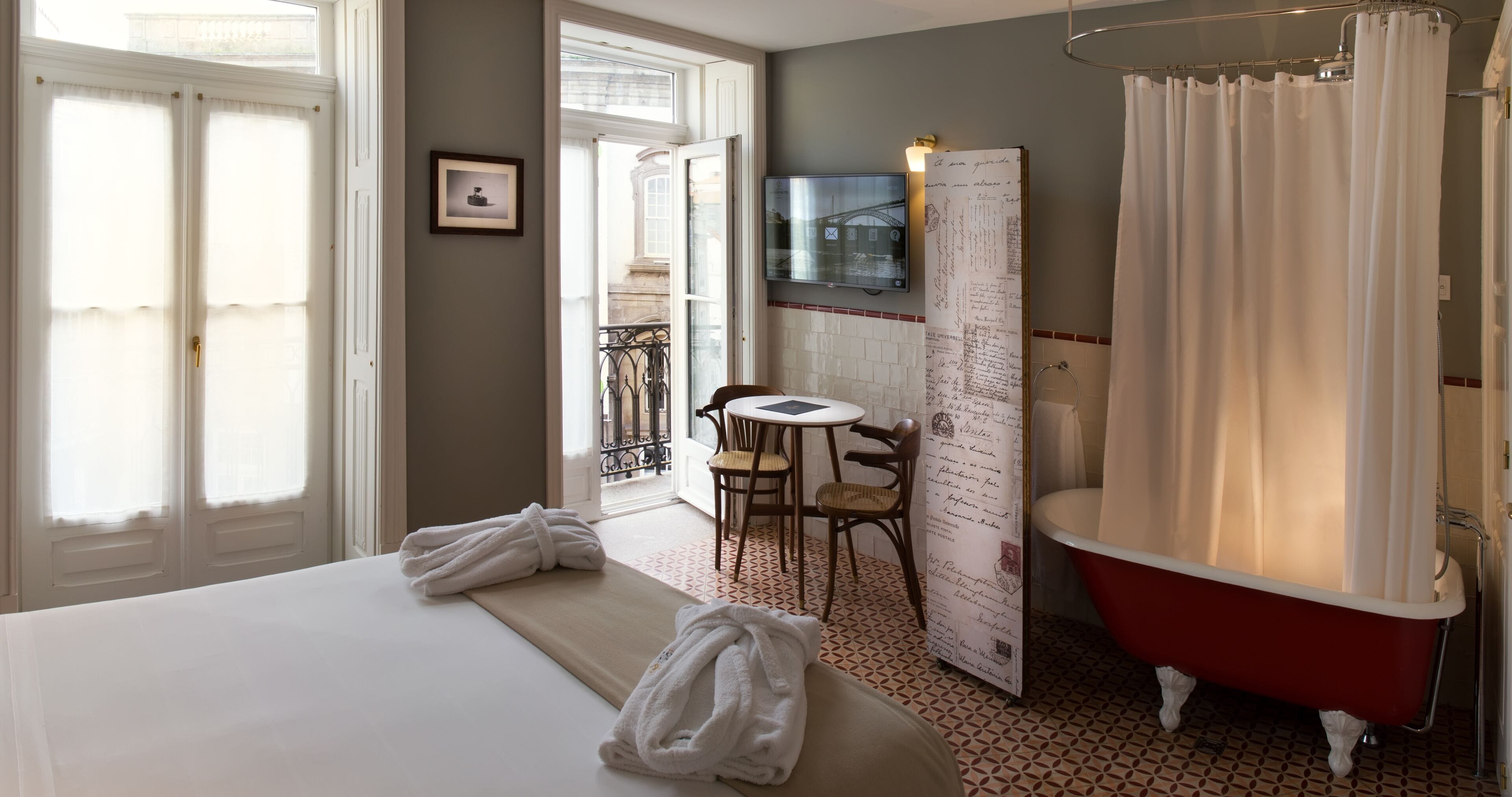 superior double or twin room, bathtub, city view | 1 bedroom, hypo-allergenic bedding, minibar, in-room safe