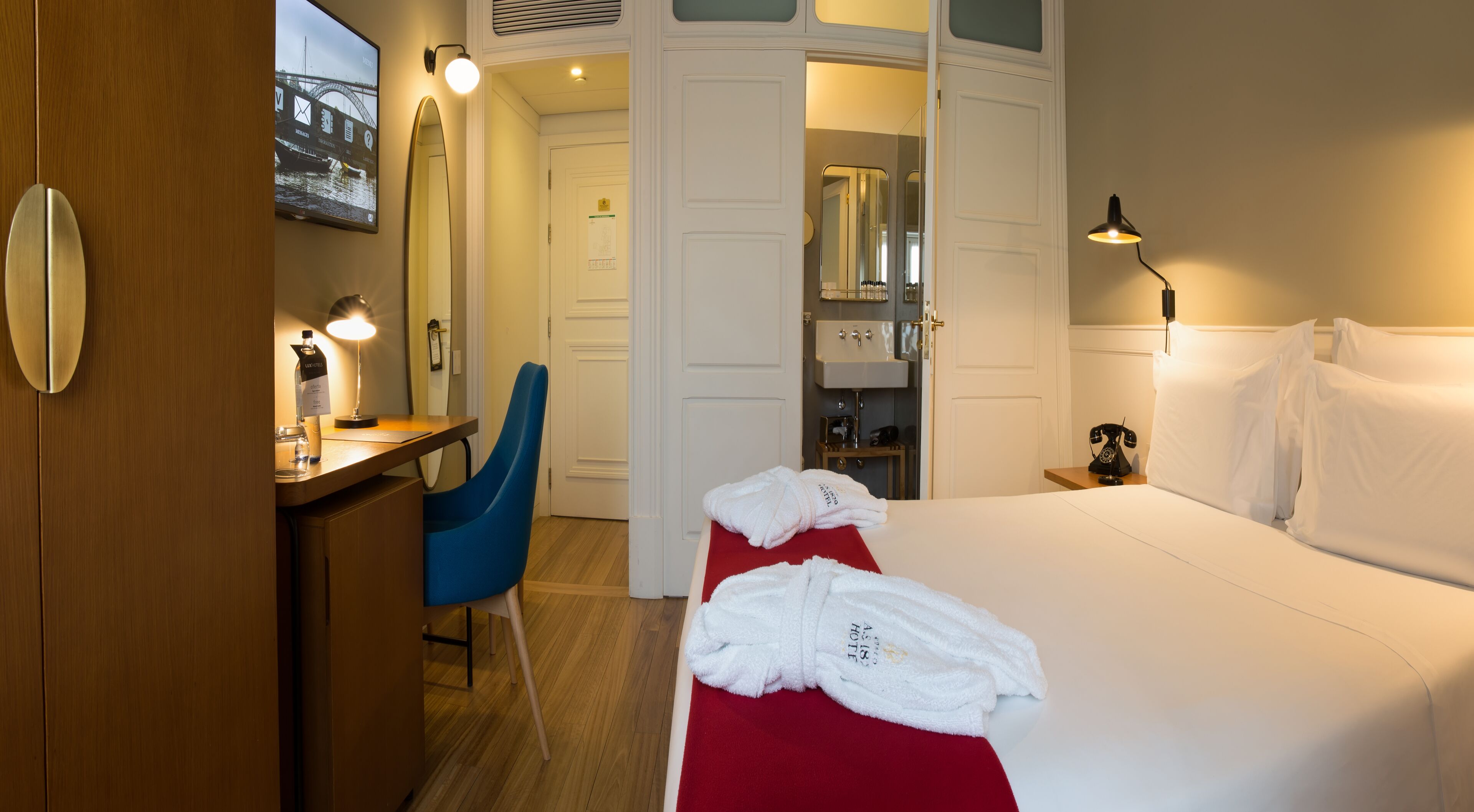 1 bedroom, hypo-allergenic bedding, minibar, in-room safe