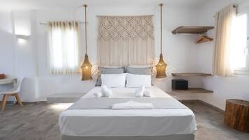 Studio Suite, Pool View | In-room safe, iron/ironing board, free WiFi, bed sheets