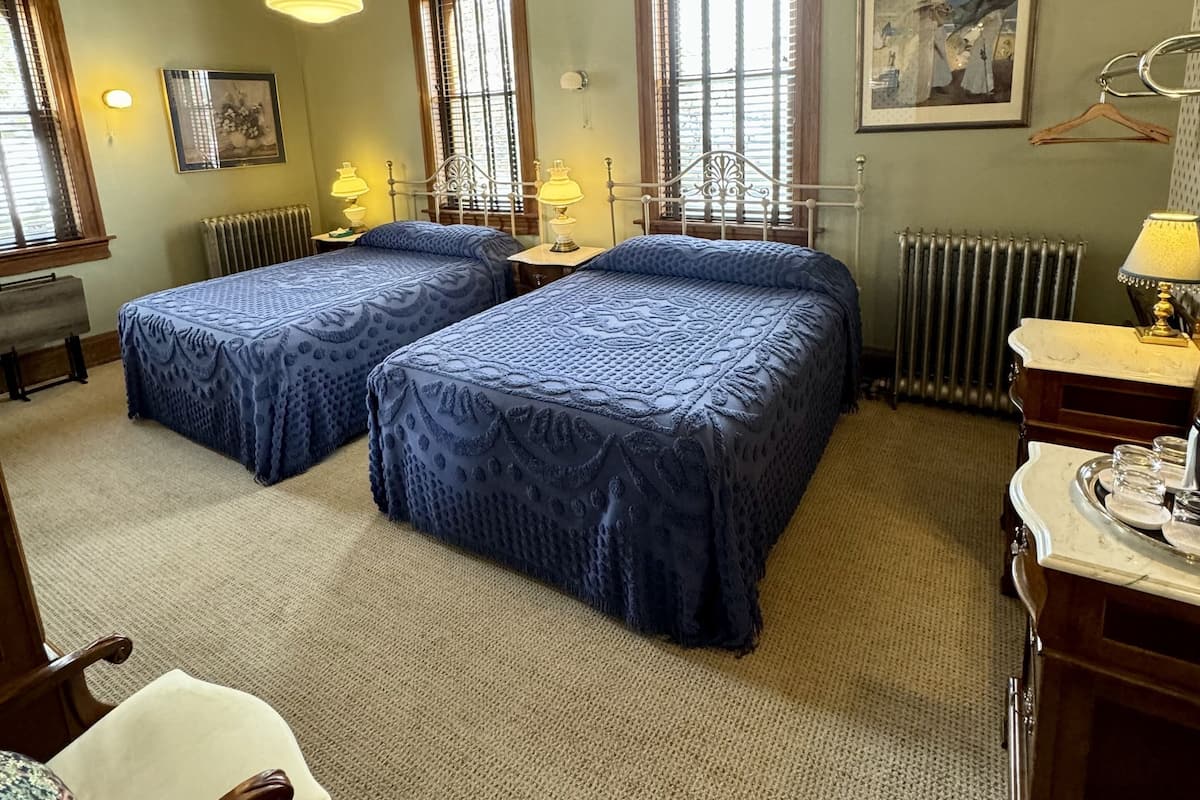 Maternity, 2 Queen Beds (Second Floor - No Elevator) | Individueel gedecoreerd, een strijkplank/strijkijzer, gratis wifi