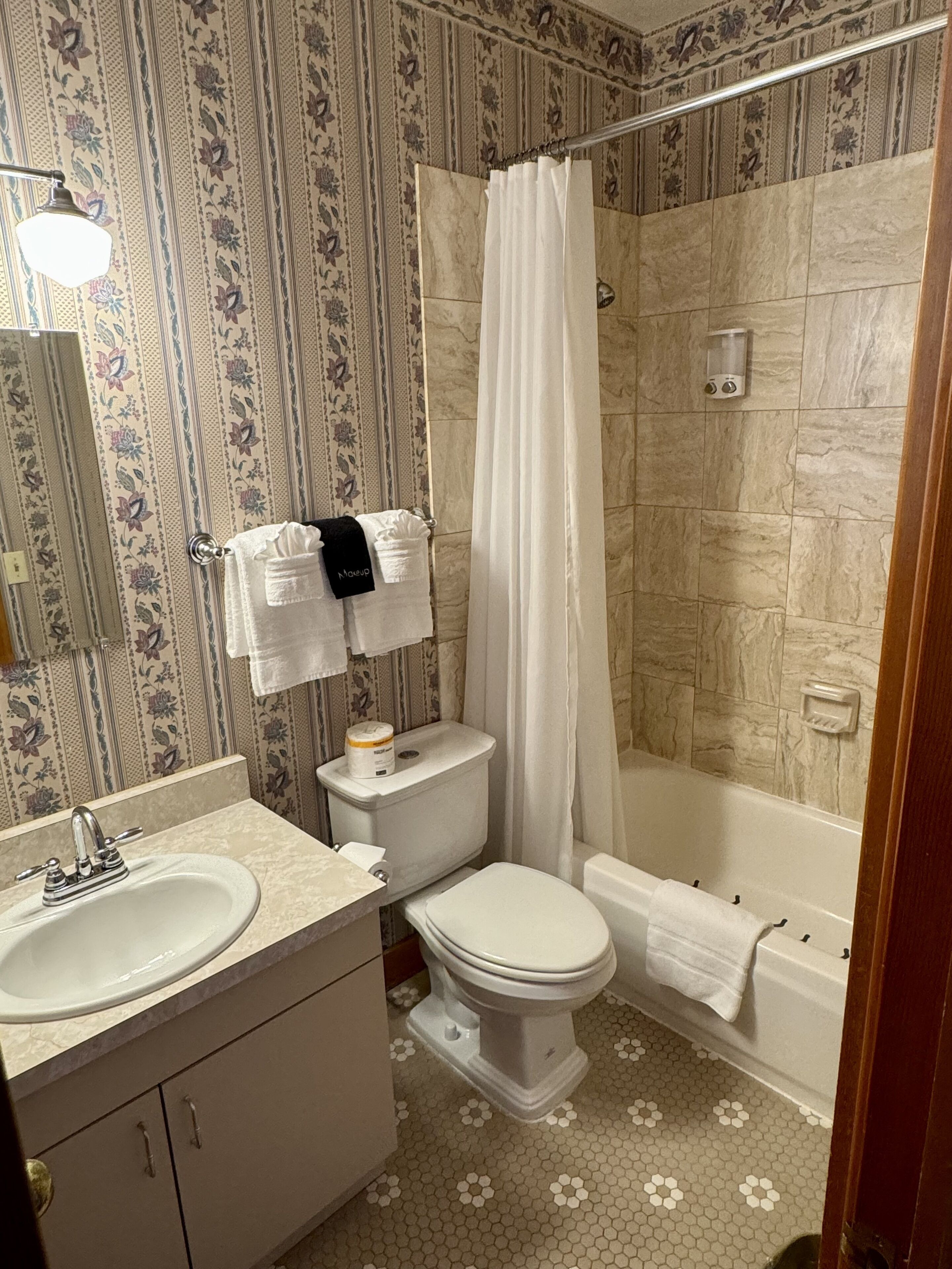 studio suite, 1 queen bed, private bathroom, mountain view | bathroom | free toiletries, hair dryer, towels, soap