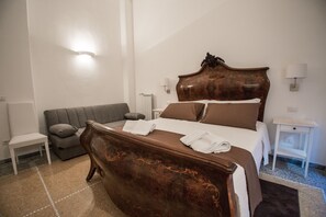 Double Room, Private Bathroom (External) | 4 bedrooms, premium bedding, in-room safe, desk - Desiderio di Roma (Rome)