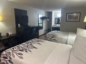 Rom – deluxe, 2 dobbeltsenger, ikke-røyk | Skrivebord, skrivebord for bærbar PC og blendingsgardiner