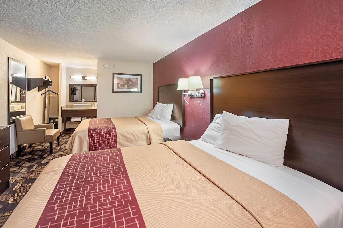Deluxe 2 Full Beds Non-Smoking