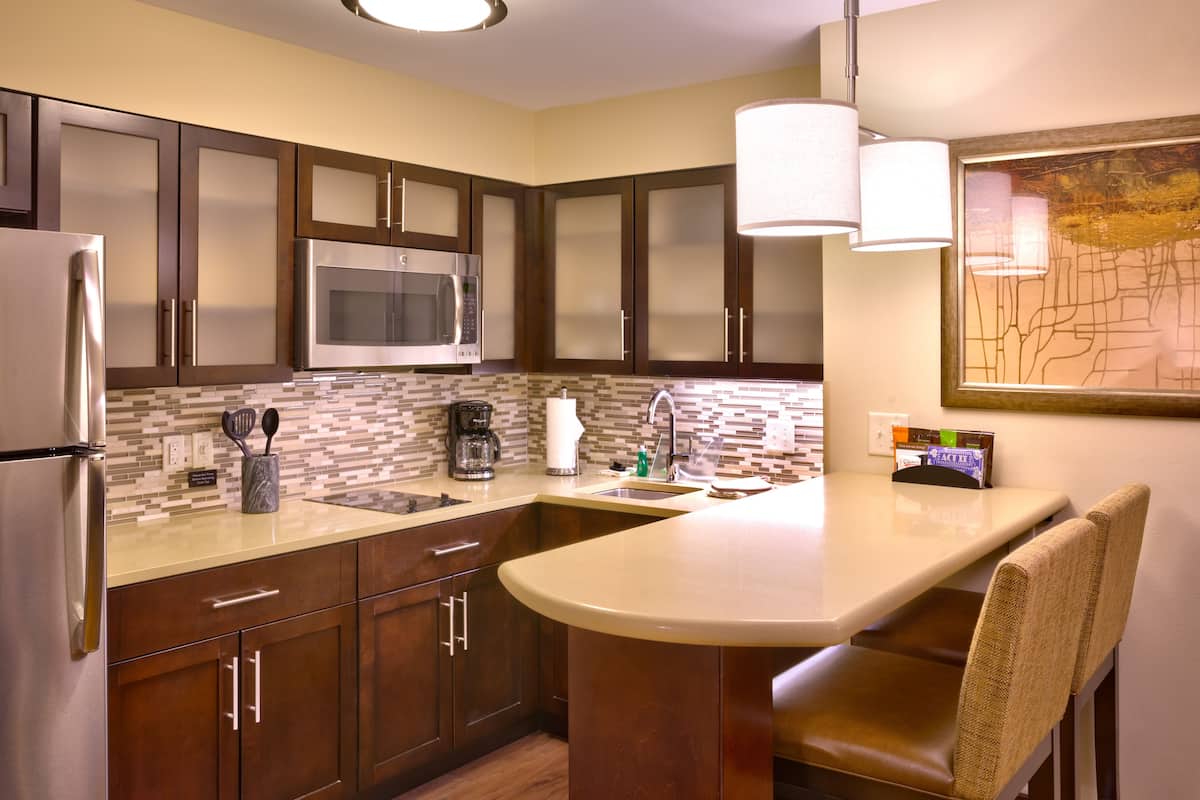 Full-size fridge, microwave, stovetop, dishwasher