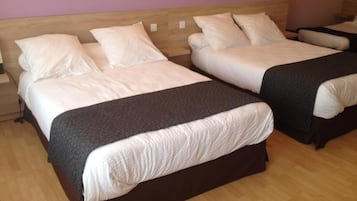 Familienzimmer | Schreibtisch, schallisolierte Zimmer, Bettwäsche