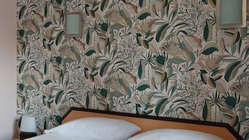 Standard Double Room | Desk, soundproofing, bed sheets
