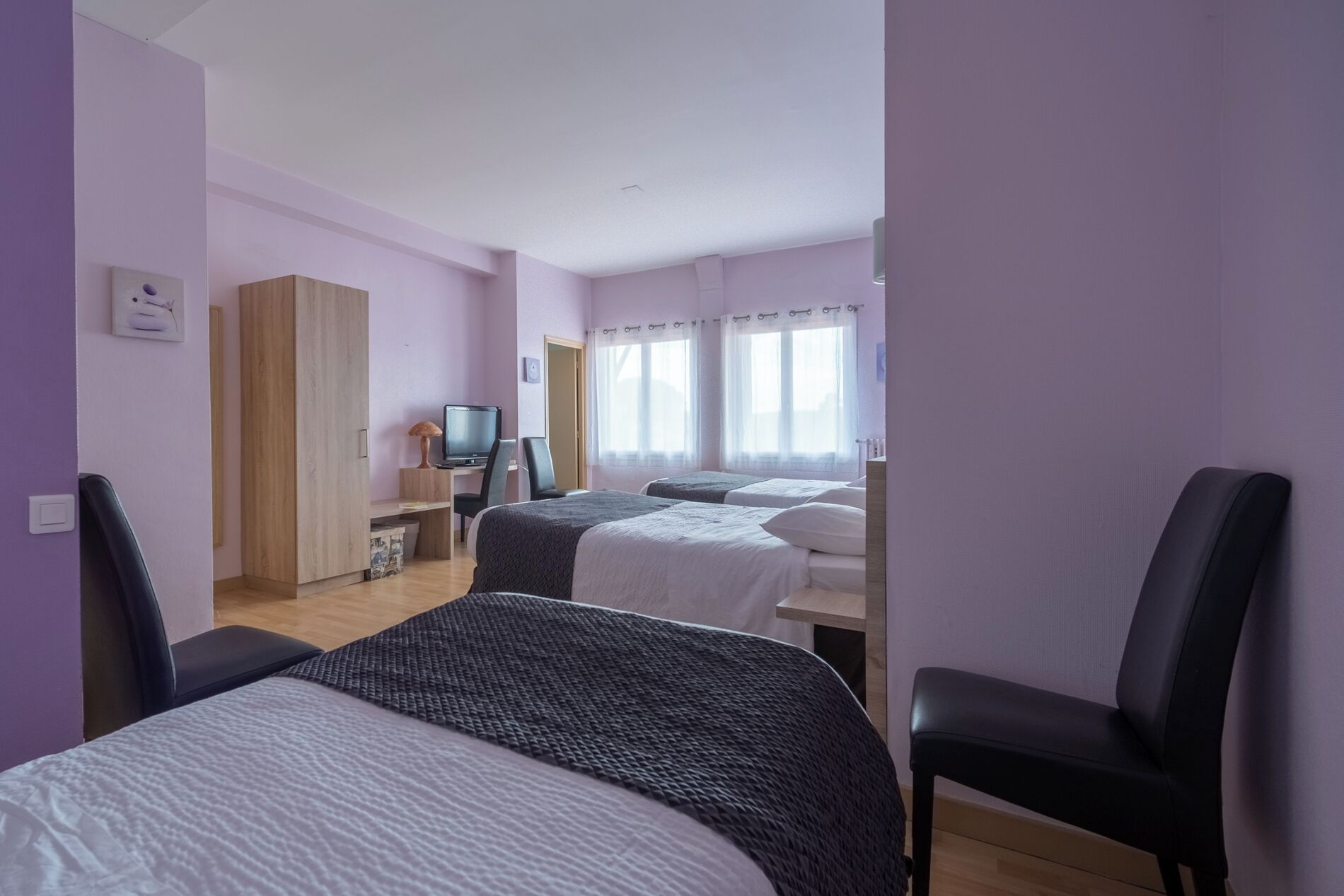 Family Room | Desk, soundproofing, bed sheets