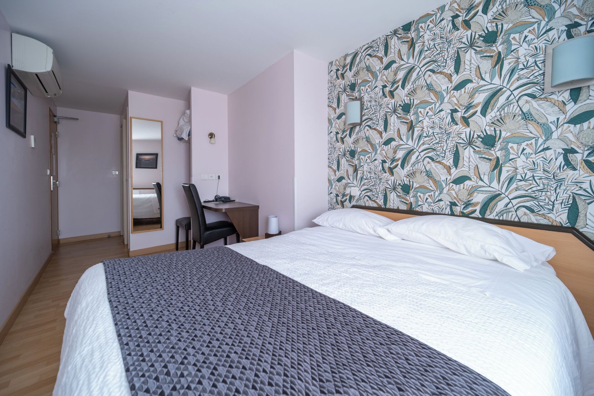 Habitación estándar doble | Escritorio, sistema de insonorización, ropa de cama