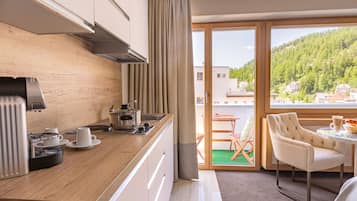 Deluxe-Doppelzimmer, Balkon | Eigene Küche