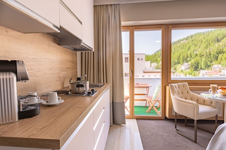 Deluxe Double Room, Balcony | Private kitchen