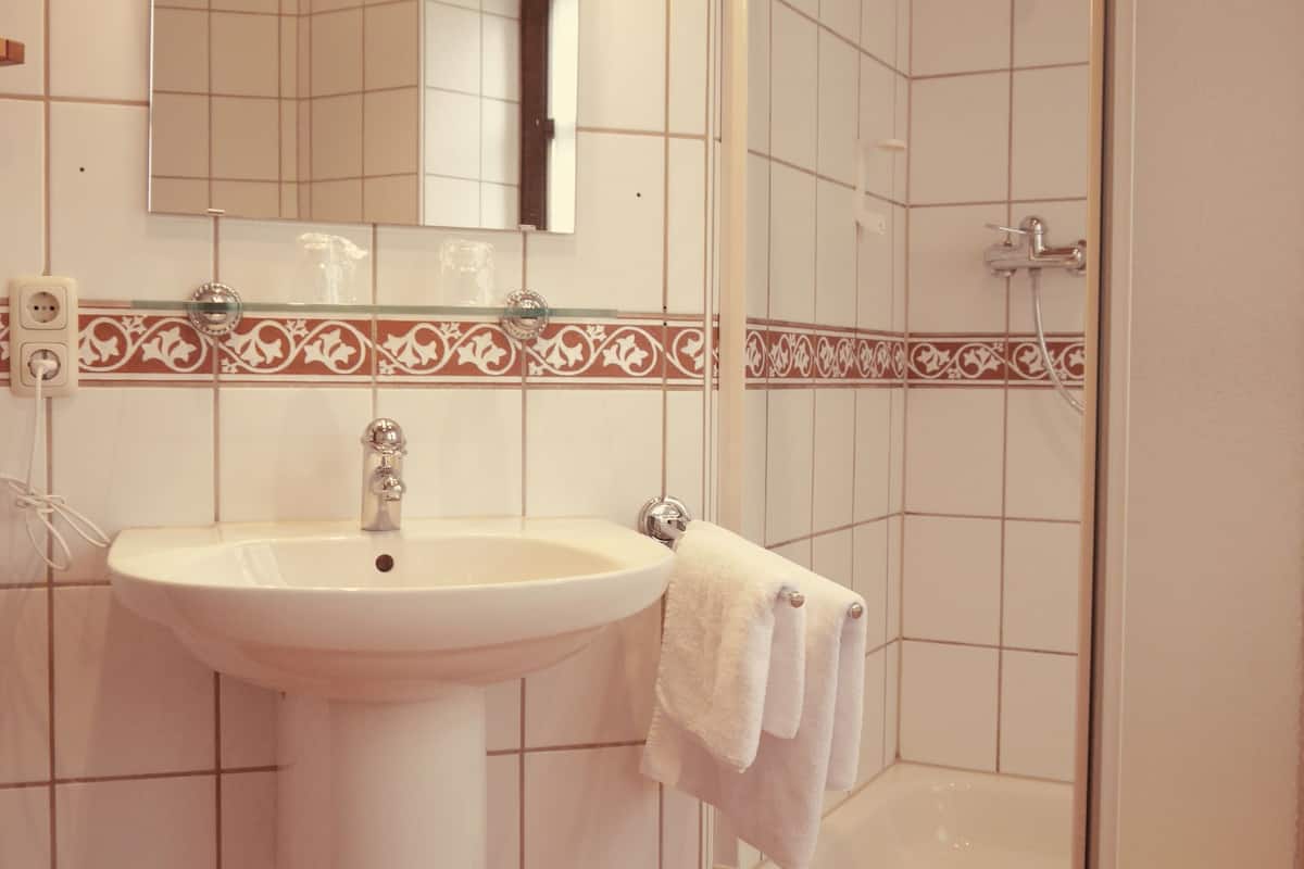 x traditional room, 1 double bed, city view, mezzanine | bathroom | deep-soaking bathtub, free toiletries, hair dryer, towels