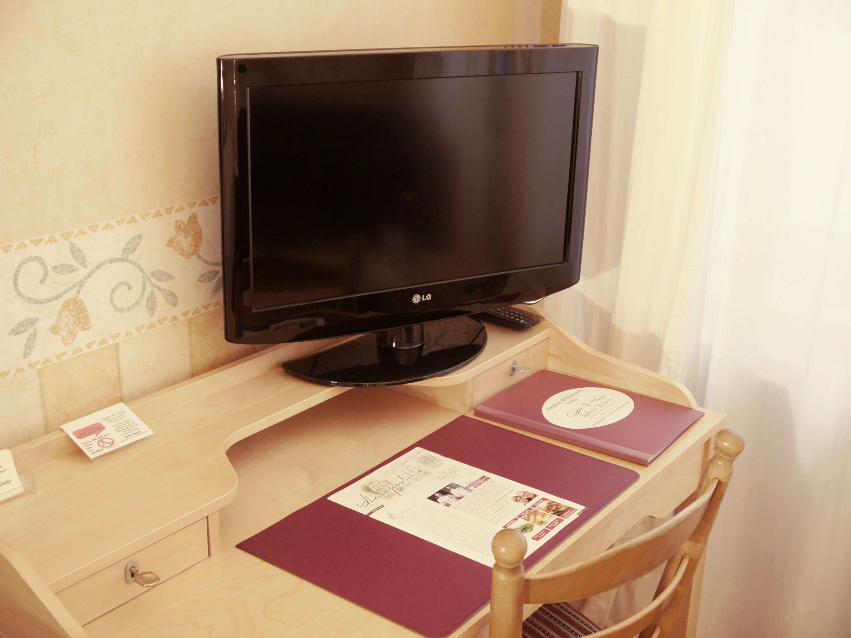 x traditional room, 1 double bed, city view, mezzanine | hypo-allergenic bedding, pillow-top beds, individually decorated