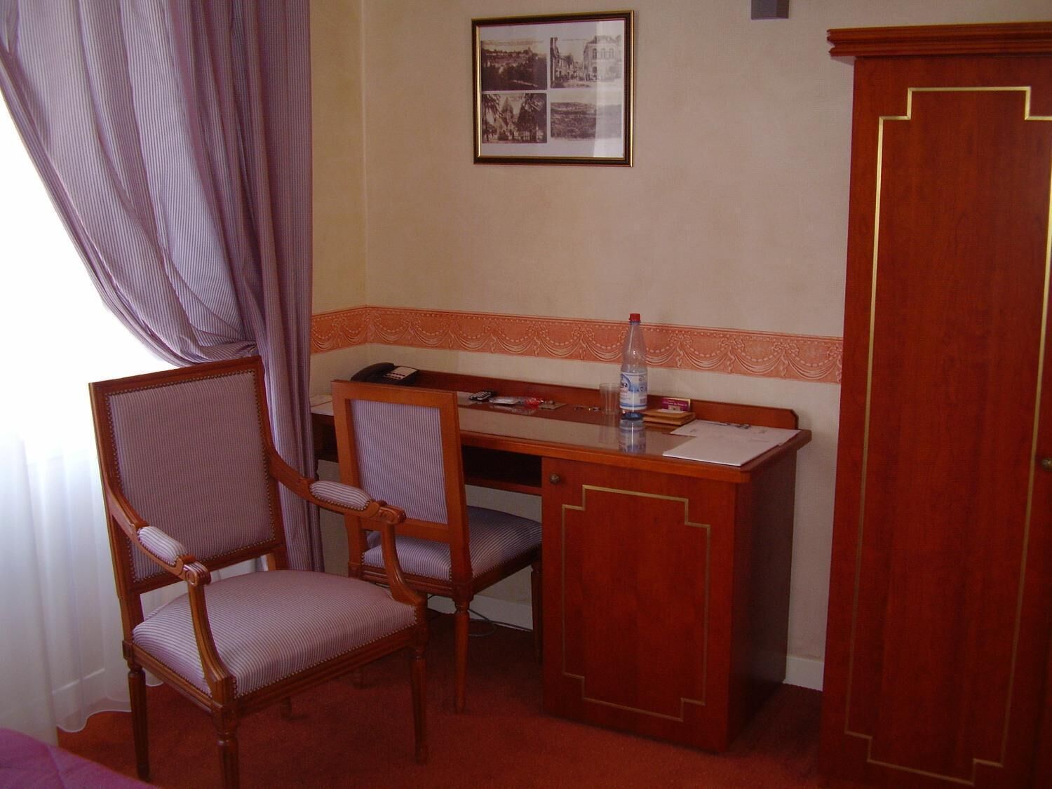 desk, rollaway beds, free wifi