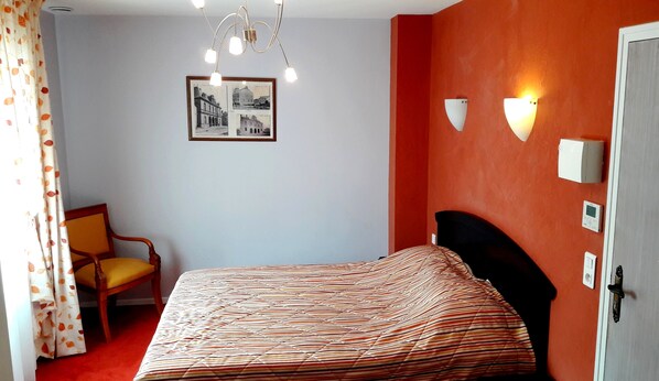 Bureau, lit d’appoint (supplément), accès au Wi-Fi (inclus)