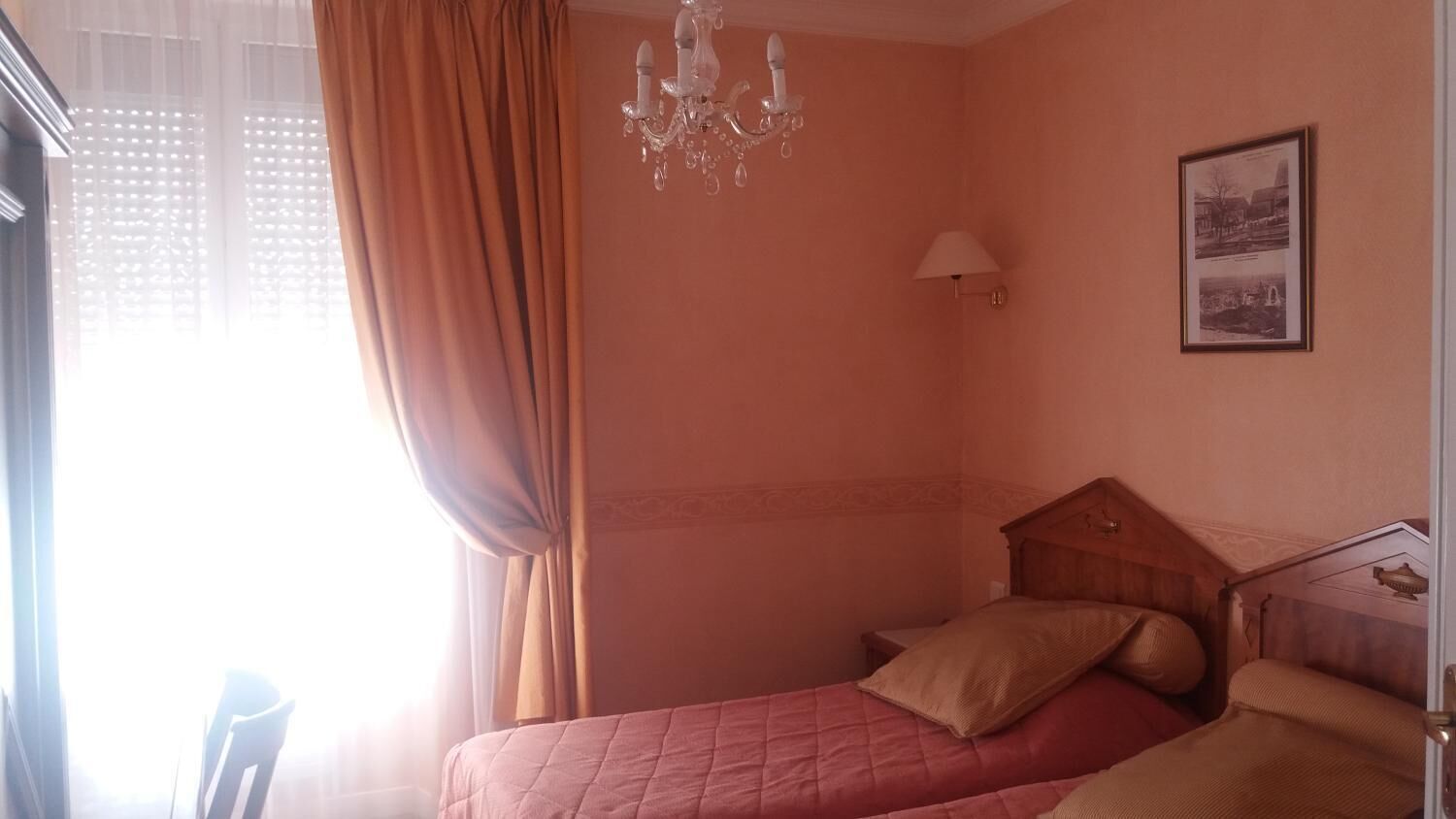 desk, rollaway beds, free wifi