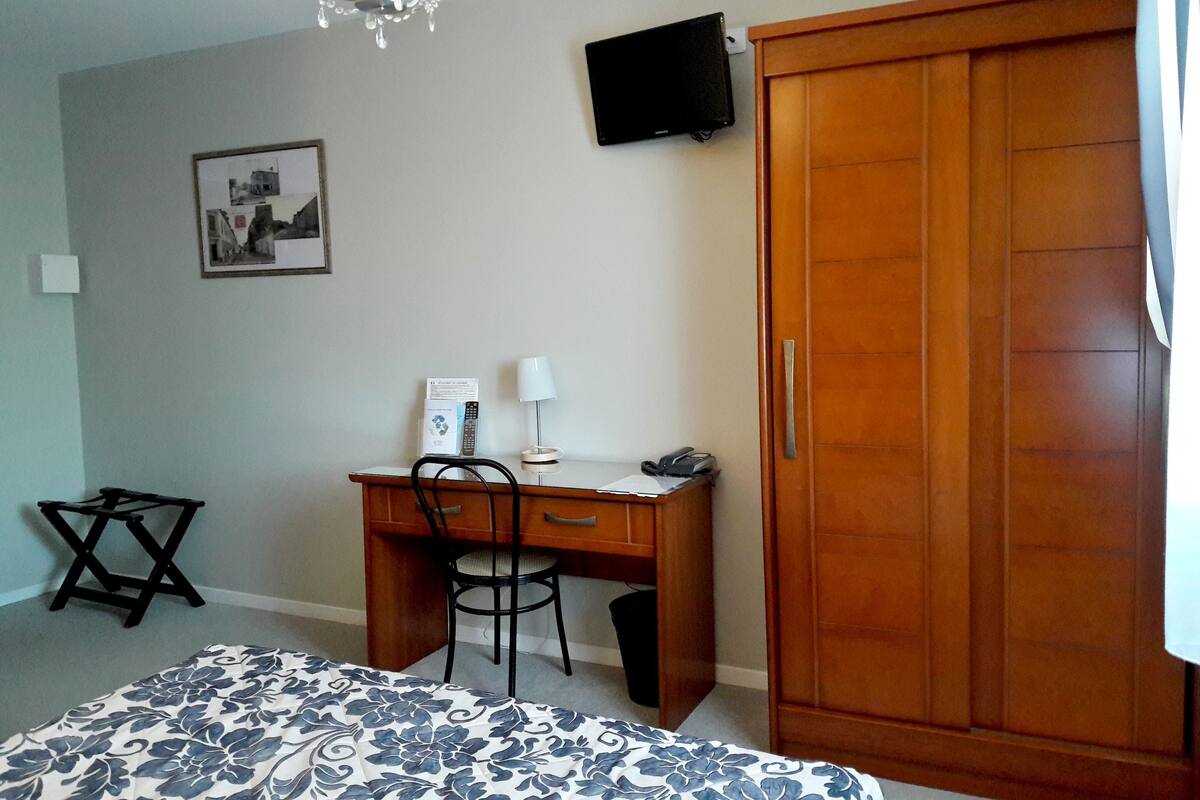 Habitación Confort doble | Escritorio, camas supletorias, wifi gratis