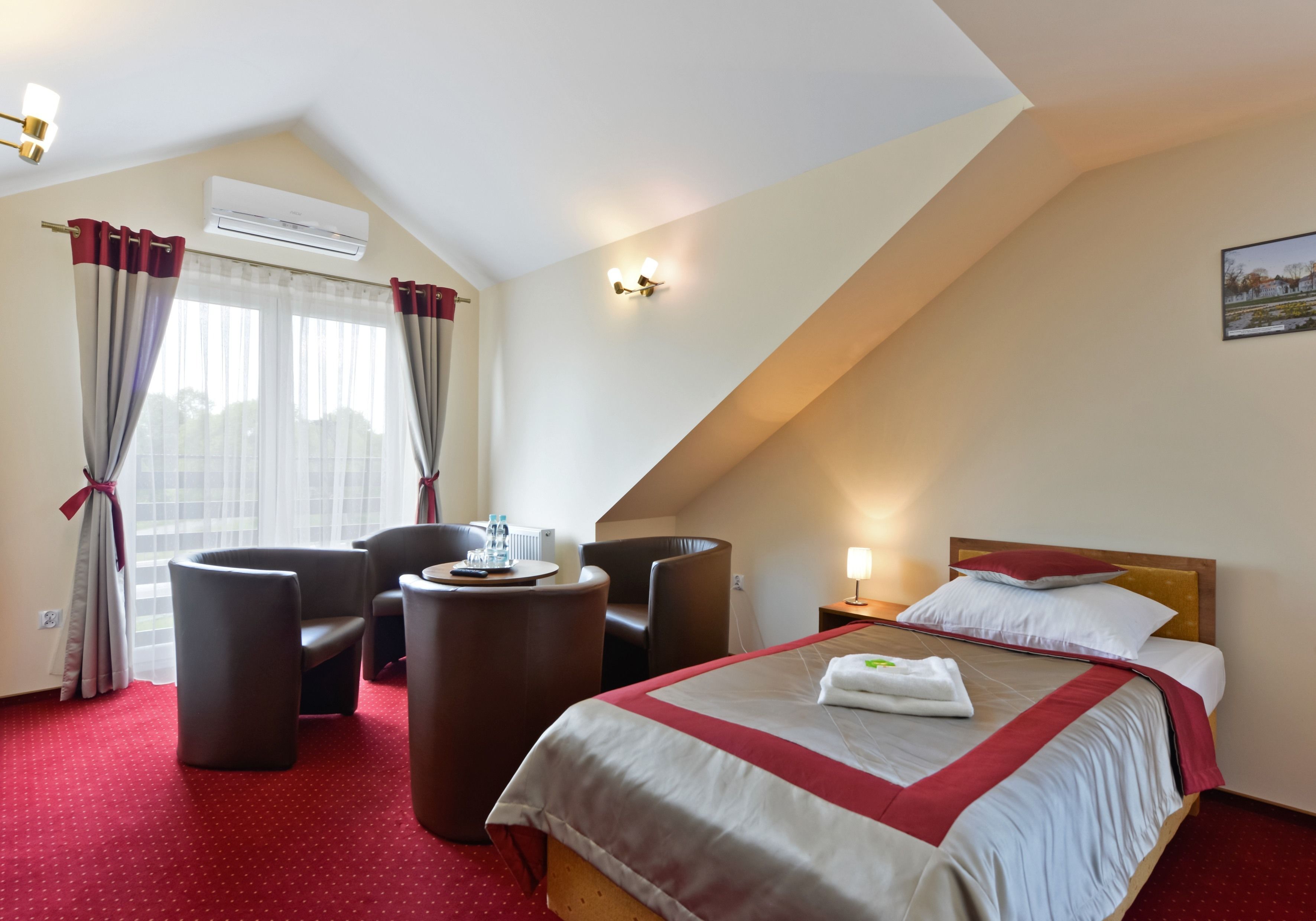 Standard Single Room, 1 Bedroom, Non Smoking | Premium bedding, in-room safe, iron/ironing board, cots/infant beds