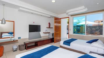 Habitación Deluxe, 2 camas matrimoniales | Ropa de cama de alta calidad, minibar y muebles diferentes
