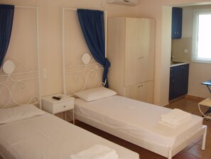 In-room safe, individually decorated, iron/ironing board, free WiFi - Cyclades Hotel Serifos (Serifos)