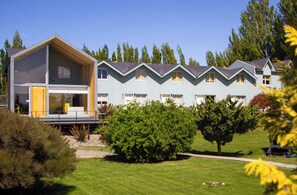 Vista frontal de la propiedad