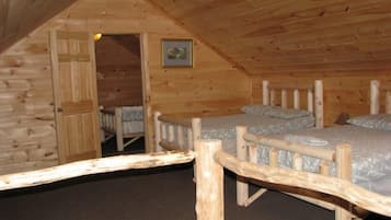 Linda's Bear Lodge (with 2 Full Size Beds)