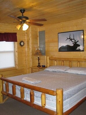 Emily's Elk Lodge (with 2 Full Size Beds) - Harlan County Campground & Cabin Rentals (Putney)