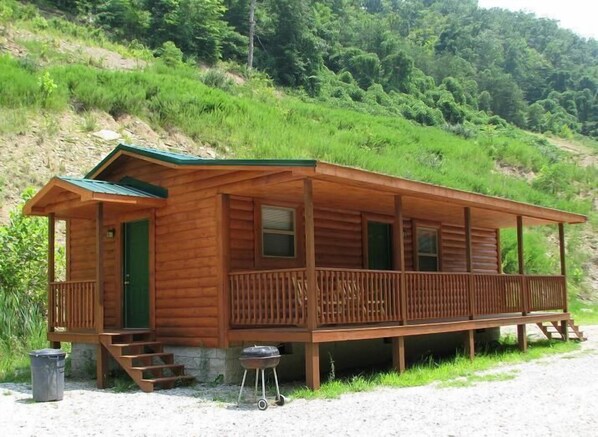 Pappy's Coal Miner's Cabin - Harlan County Campground & Cabin Rentals (Putney)