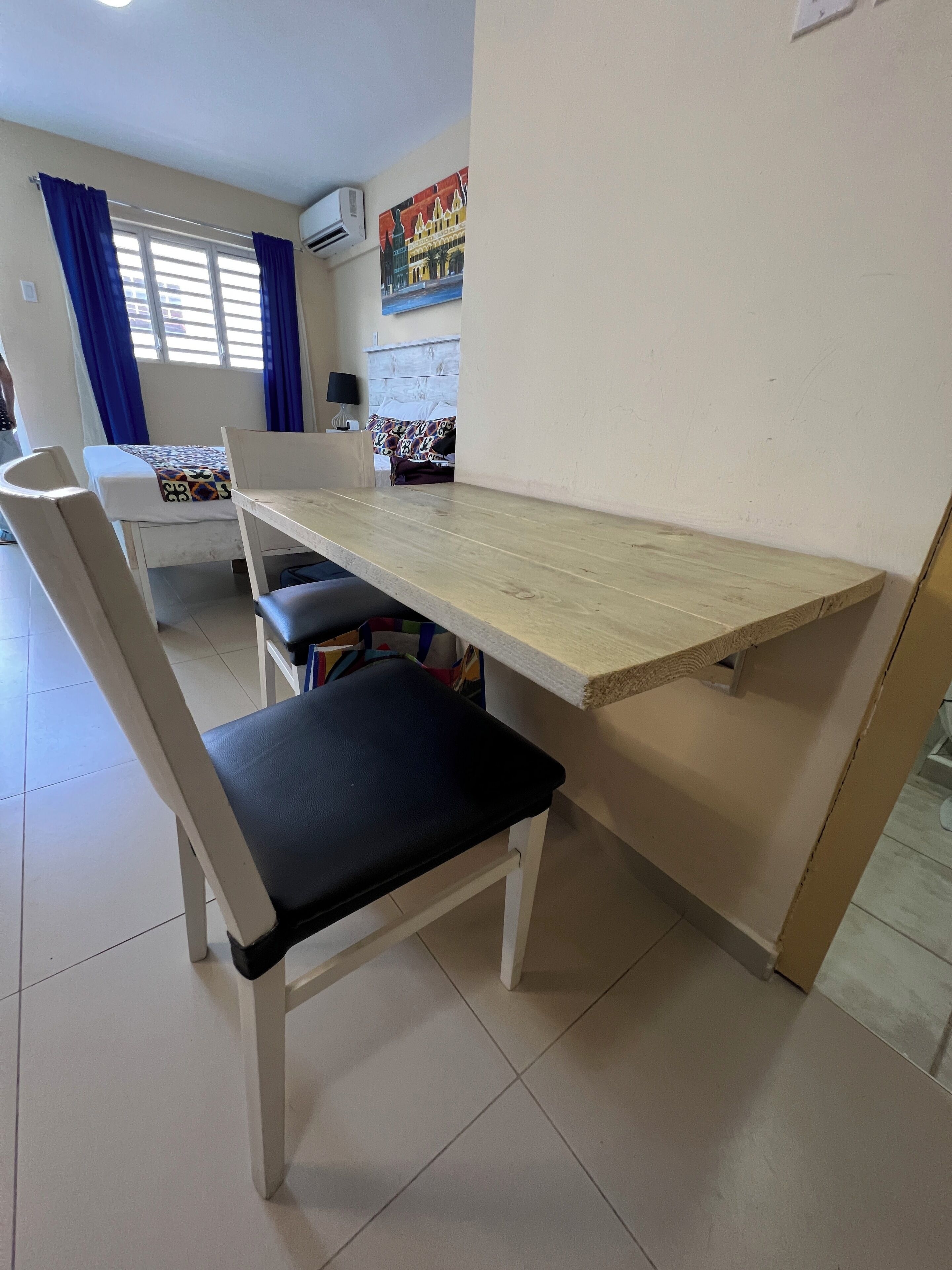 deluxe double room, non smoking, balcony | living area | led tv, netflix
