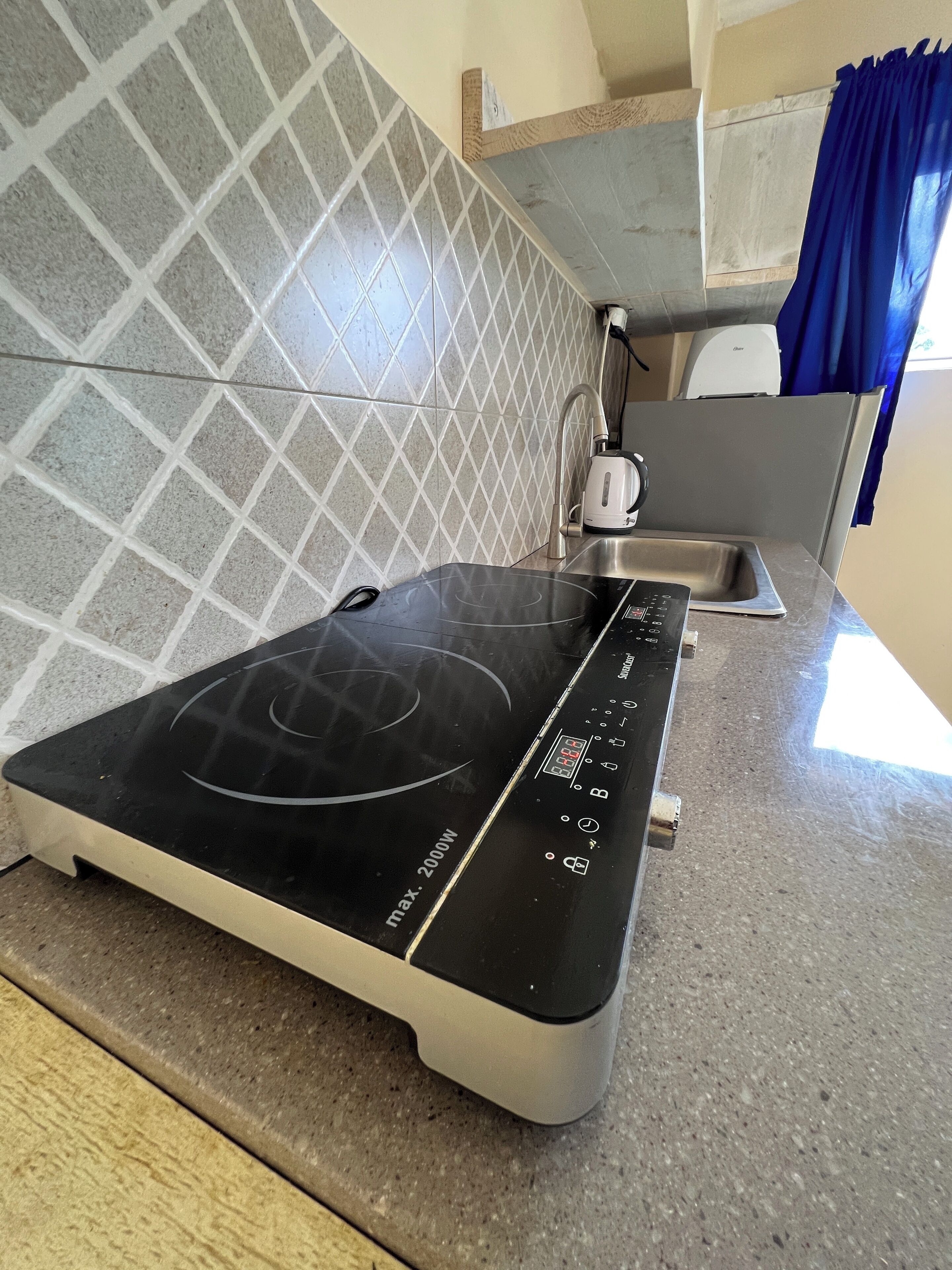 deluxe apartment, non smoking, balcony | private kitchen | fridge, stovetop, cookware/dishes/utensils