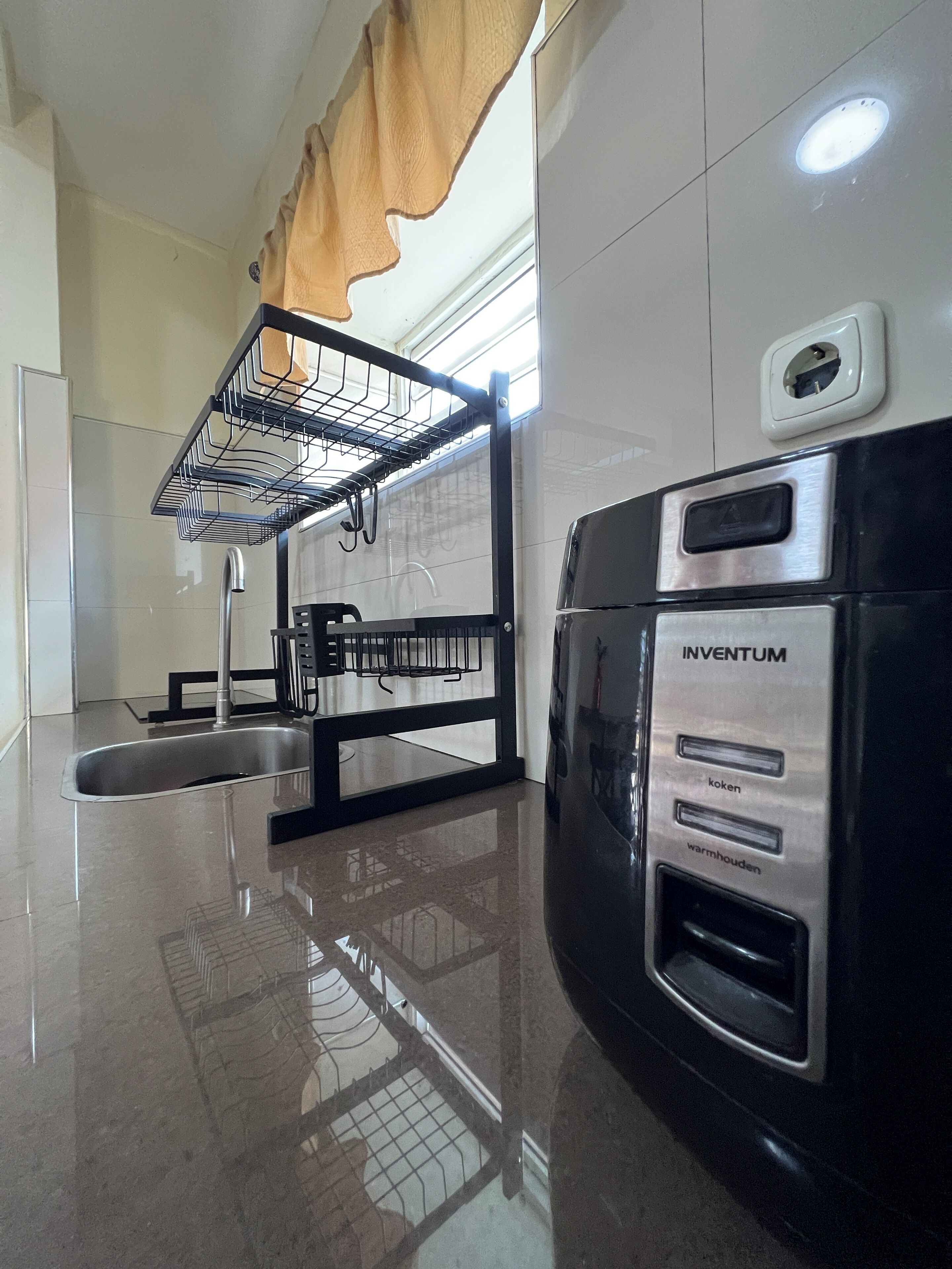 deluxe apartment, multiple beds, non smoking, kitchenette | private kitchen | fridge, stovetop, cookware/dishes/utensils