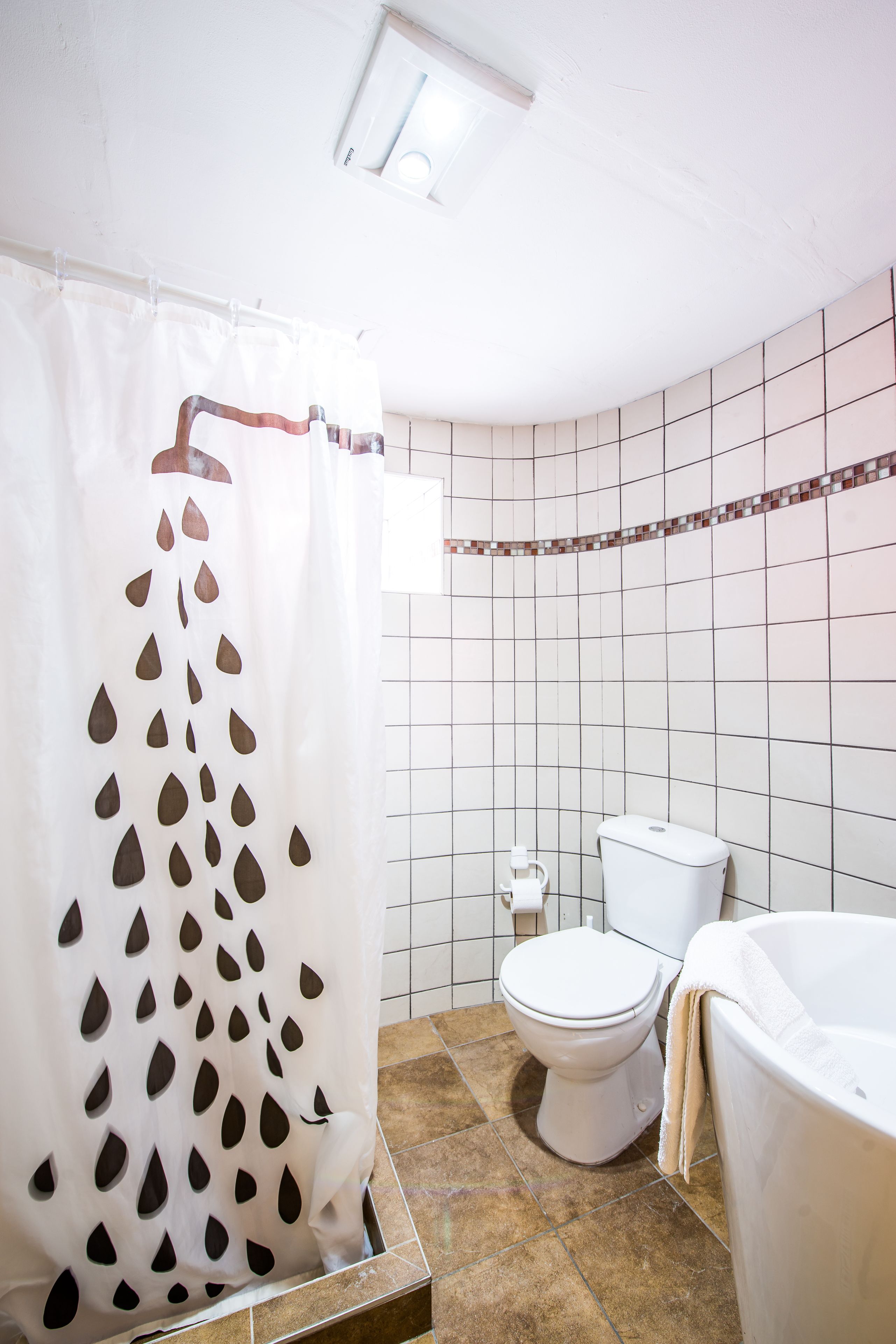 deluxe apartment, multiple beds, non smoking, kitchenette | bathroom | shower, hair dryer, towels