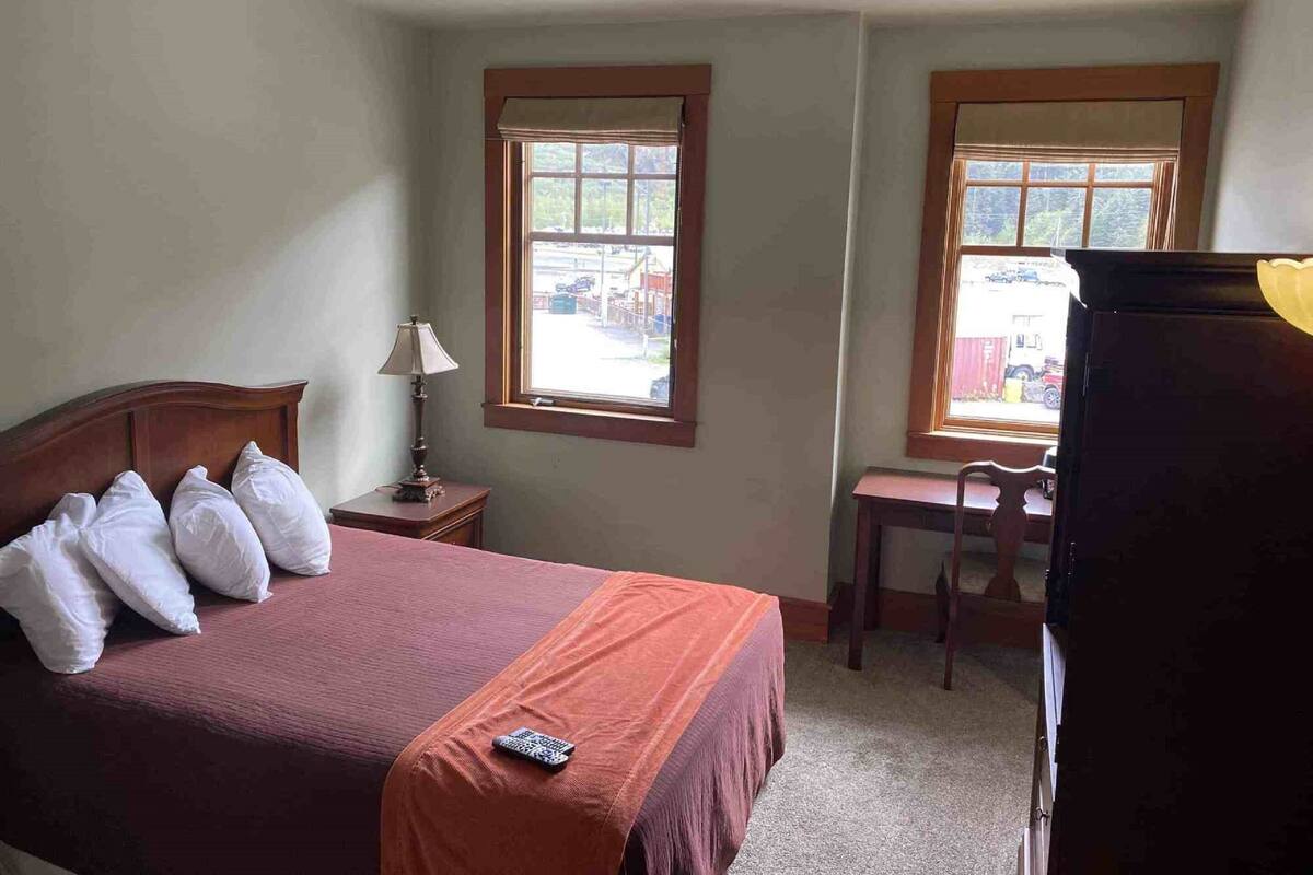 Superior Room, 1 Queen Bed, Mountain View | Desk, iron/ironing board, free cots/infant beds, free rollaway beds